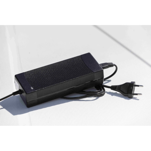 TEMO - Ladegerät 220 V TEMO - Ladegerät 220 V