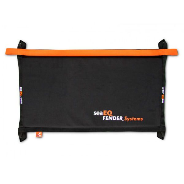 seaEQ Fender 700x400x50mm, schwarz mit seaEQ-Druck seaEQ Fender 700x400x50mm, schwarz mit seaEQ-Druck